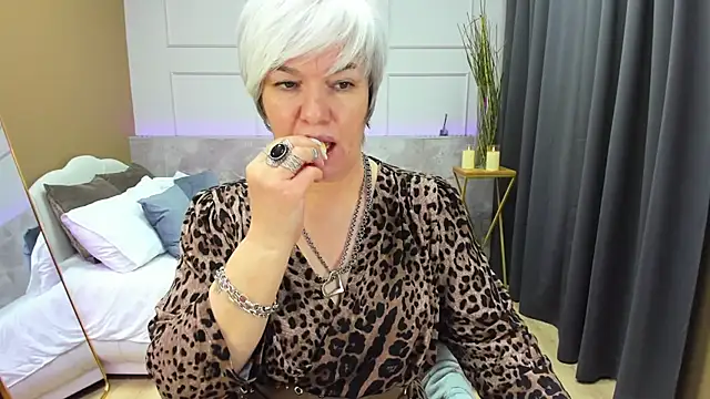 CarmenSoft online show from February 2, 2025, 12:30 am