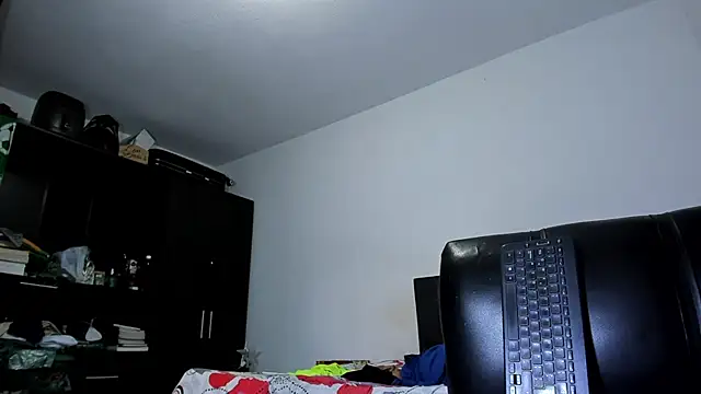 Snapshot of ares_sexxx chatting on December 17, 2025, 10:04 pm ares sexxx online show from December 17, 2025, 10:04 pm