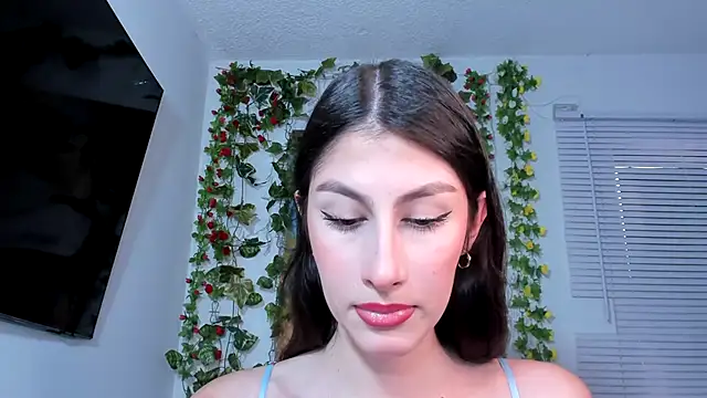 valeria gonzales  online show from February 18, 2025, 7:52 pm