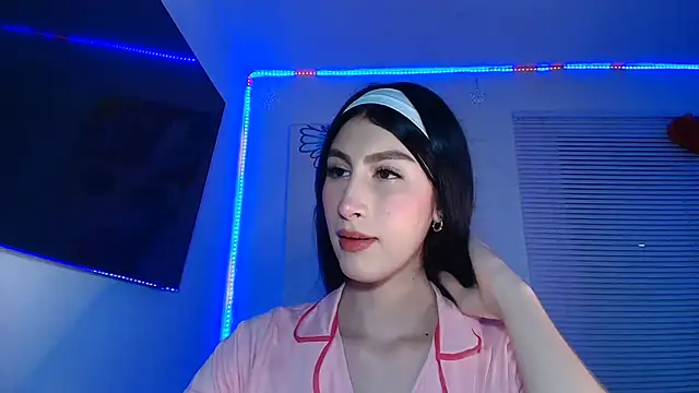 valeria gonzales  online show from November 14, 2025, 10:35 pm