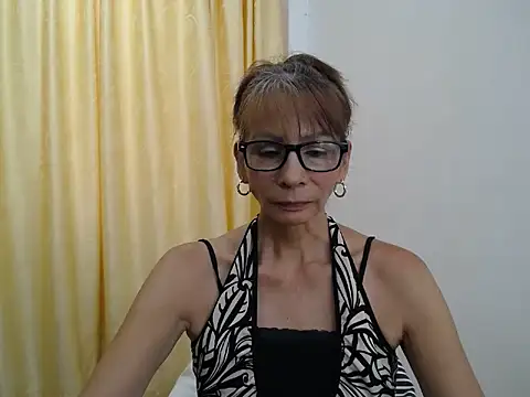 Snapshot of mommysexy16 chatting on September 26, 2025, 2:57 pm mommysexy16 online show from September 26, 2025, 2:57 pm
