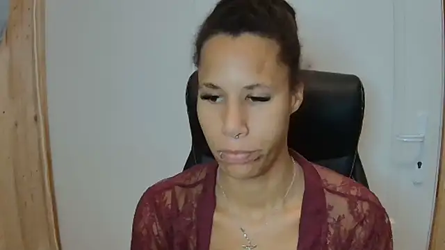 Snapshot of AaliyahHarris chatting on October 11, 2025, 8:21 pm AaliyahHarris online show from October 11, 2025, 8:21 pm