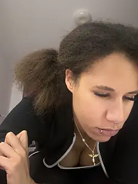 Snapshot of AaliyahHarris chatting on January 29, 2025, 6:17 pm AaliyahHarris online show from January 29, 2025, 6:17 pm