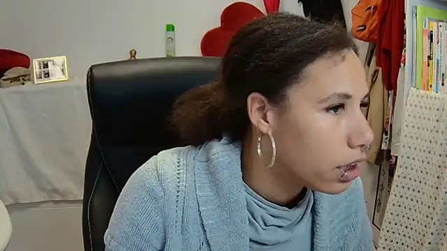 Snapshot of AaliyahHarris chatting on March 18, 2025, 4:17 pm AaliyahHarris online show from March 18, 2025, 4:17 pm