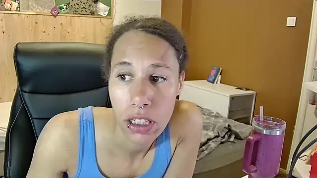 Snapshot of AaliyahHarris chatting on April 18, 2026, 7:07 pm AaliyahHarris online show from April 18, 2026, 7:07 pm