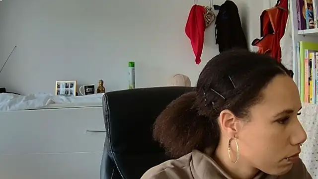 Snapshot of AaliyahHarris chatting on March 20, 2025, 12:54 pm AaliyahHarris online show from March 20, 2025, 12:54 pm