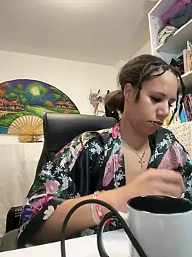 Snapshot of AaliyahHarris chatting on March 6, 2025, 8:37 pm AaliyahHarris online show from March 6, 2025, 8:37 pm