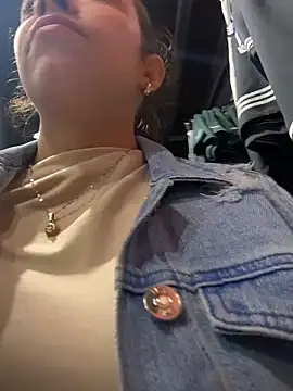 Snapshot of Hall_16 chatting on November 18, 2025, 9:29 pm Hall 16 online show from November 18, 2025, 9:29 pm