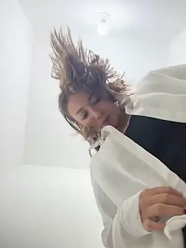 Snapshot of Hall_16 chatting on March 20, 2025, 9:35 pm Hall 16 online show from March 20, 2025, 9:35 pm