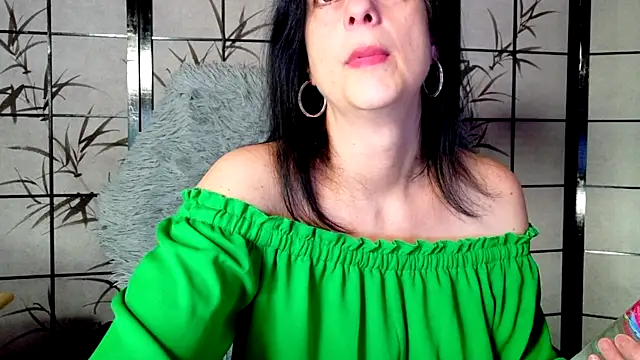  Sweetlonglips  online show from December 4, 2025, 5:06 am