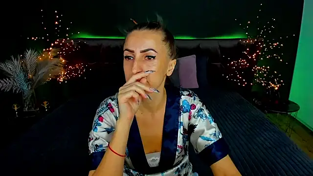 Rebecca Diamond online show from October 1, 2025, 5:45 am