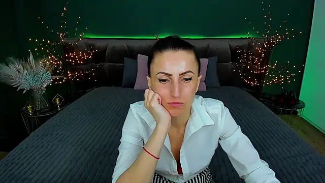 Rebecca Diamond online show from March 20, 2025, 3:36 pm