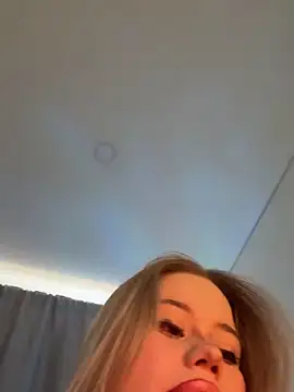 curchez  online show from February 19, 2025, 7:48 pm