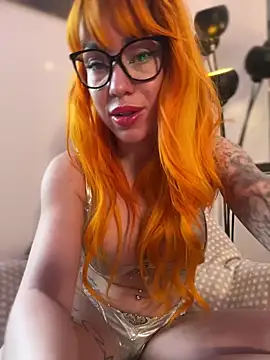 Pia July  online show from January 29, 2025, 12:02 pm