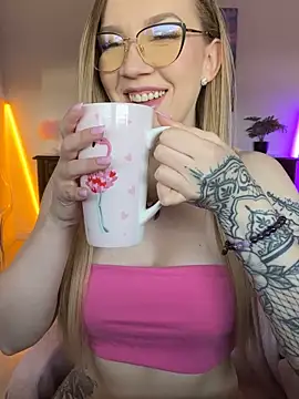 Cute-Alice online show from April 18, 2026, 9:33 am