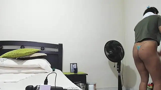 mara2020 69 online show from March 20, 2025, 12:22 pm