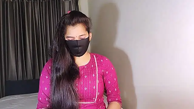 Snapshot of YourLovelyQueen chatting on January 25, 2025, 4:34 am YourLovelyQueen online show from January 25, 2025, 4:34 am