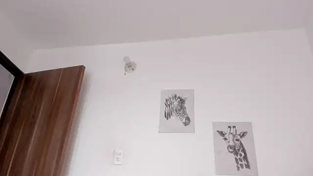 Snapshot of Hanna_Risso chatting on February 12, 2026, 5:56 pm Hanna Risso online show from February 12, 2026, 5:56 pm