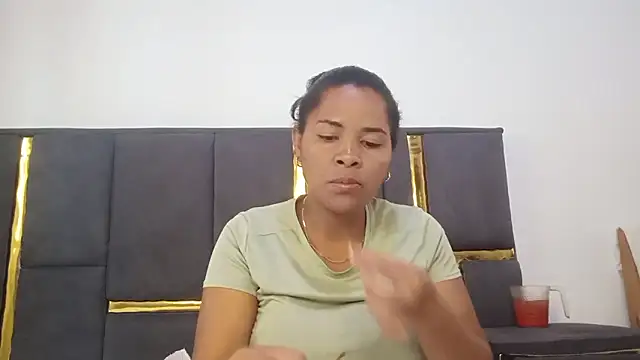 Snapshot of aleixane chatting on April 24, 2026, 8:49 am aleixane online show from April 24, 2026, 8:49 am