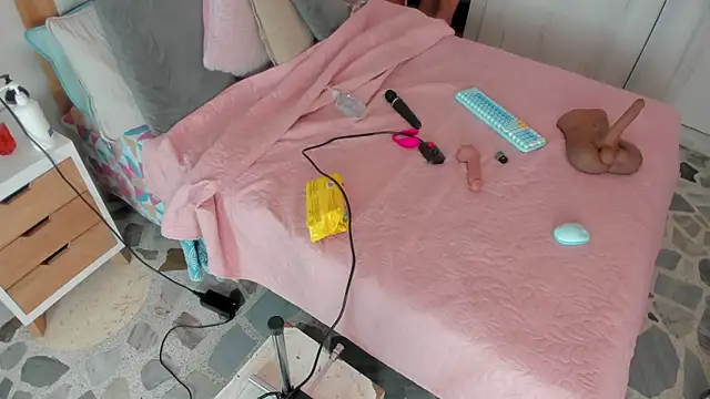 elena mature online show from October 21, 2025, 7:24 pm