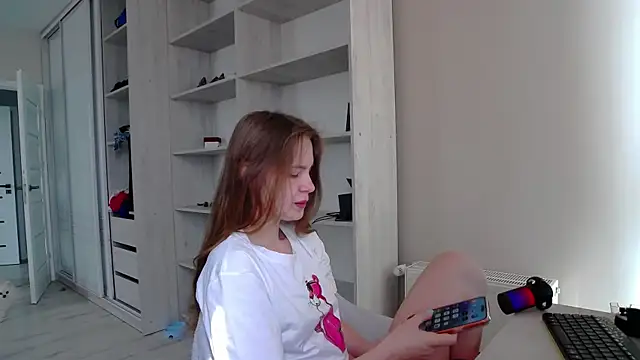 Snapshot of CindyJonson chatting on July 6, 2026, 8:43 am CindyJonson online show from July 6, 2026, 8:43 am