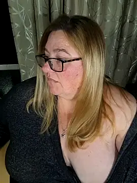 Snapshot of Iceprincess2bad4u chatting on February 21, 2026, 6:32 pm Iceprincess2bad4u online show from February 21, 2026, 6:32 pm