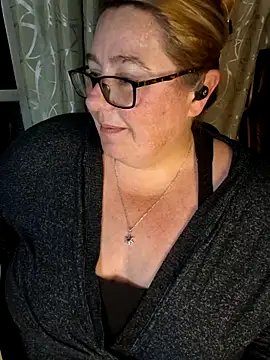 Snapshot of Iceprincess2bad4u chatting on February 24, 2026, 6:09 pm Iceprincess2bad4u online show from February 24, 2026, 6:09 pm