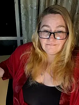 Snapshot of Iceprincess2bad4u chatting on February 16, 2026, 6:17 pm Iceprincess2bad4u online show from February 16, 2026, 6:17 pm