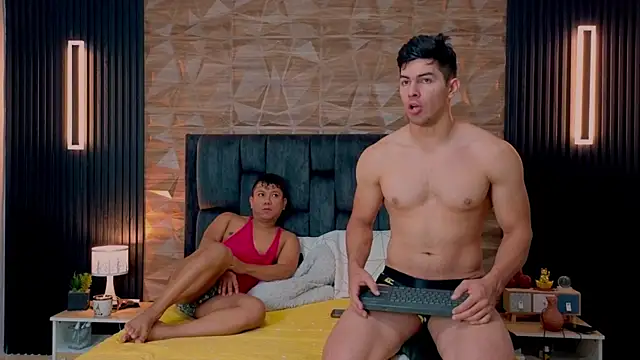 Snapshot of FelipeAndMarcello3 chatting on September 19, 2025, 2:32 pm FelipeAndMarcello3 online show from September 19, 2025, 2:32 pm