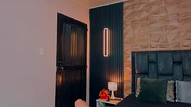 Snapshot of FelipeAndMarcello3 chatting on October 4, 2025, 8:43 pm FelipeAndMarcello3 online show from October 4, 2025, 8:43 pm