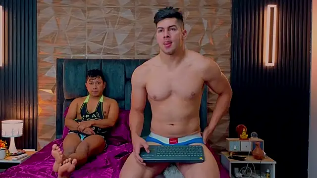 Snapshot of FelipeAndMarcello3 chatting on October 3, 2025, 2:18 pm FelipeAndMarcello3 online show from October 3, 2025, 2:18 pm