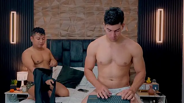 Snapshot of FelipeAndMarcello3 chatting on September 18, 2025, 2:20 pm FelipeAndMarcello3 online show from September 18, 2025, 2:20 pm