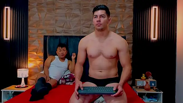 Snapshot of FelipeAndMarcello3 chatting on November 14, 2025, 2:32 pm FelipeAndMarcello3 online show from November 14, 2025, 2:32 pm