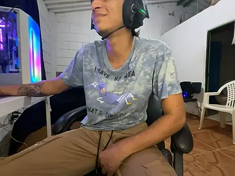 Snapshot of Max_TheHorseDick chatting on March 26, 2026, 1:15 am Max TheHorseDick online show from March 26, 2026, 1:15 am