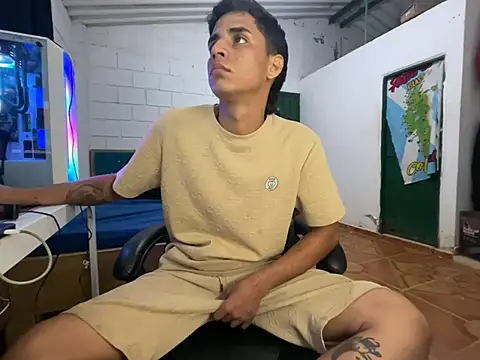 Snapshot of Max_TheHorseDick chatting on April 14, 2026, 3:44 am Max TheHorseDick online show from April 14, 2026, 3:44 am