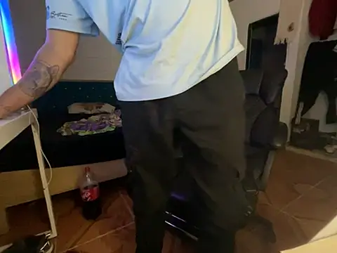 Snapshot of Max_TheHorseDick chatting on April 8, 2026, 3:19 am Max TheHorseDick online show from April 8, 2026, 3:19 am