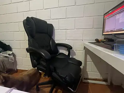 Snapshot of Max_TheHorseDick chatting on February 22, 2026, 3:53 am Max TheHorseDick online show from February 22, 2026, 3:53 am