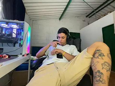 Snapshot of Max_TheHorseDick chatting on April 2, 2026, 4:46 pm Max TheHorseDick online show from April 2, 2026, 4:46 pm