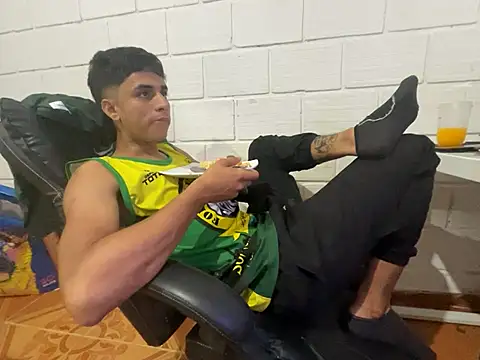 Snapshot of Max_TheHorseDick chatting on March 1, 2026, 5:51 am Max TheHorseDick online show from March 1, 2026, 5:51 am