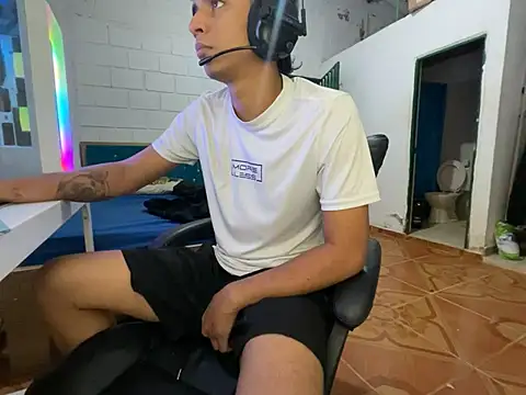 Snapshot of Max_TheHorseDick chatting on April 17, 2026, 4:10 pm Max TheHorseDick online show from April 17, 2026, 4:10 pm