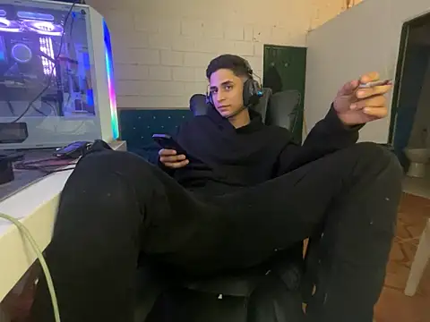 Snapshot of Max_TheHorseDick chatting on March 20, 2026, 7:31 am Max TheHorseDick online show from March 20, 2026, 7:31 am