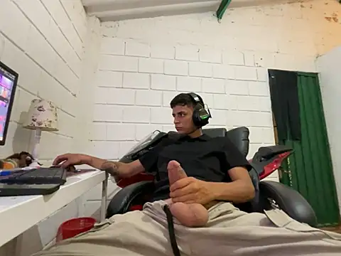 Max TheHorseDick online show from October 3, 2025, 12:47 am