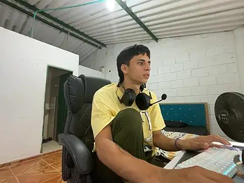 Max TheHorseDick online show from March 20, 2025, 10:18 pm