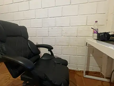 Snapshot of Max_TheHorseDick chatting on March 11, 2026, 6:02 pm Max TheHorseDick online show from March 11, 2026, 6:02 pm