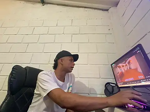 Snapshot of Max_TheHorseDick chatting on January 17, 2026, 8:34 pm Max TheHorseDick online show from January 17, 2026, 8:34 pm