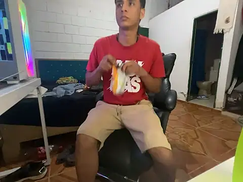 Snapshot of Max_TheHorseDick chatting on April 9, 2026, 4:47 am Max TheHorseDick online show from April 9, 2026, 4:47 am