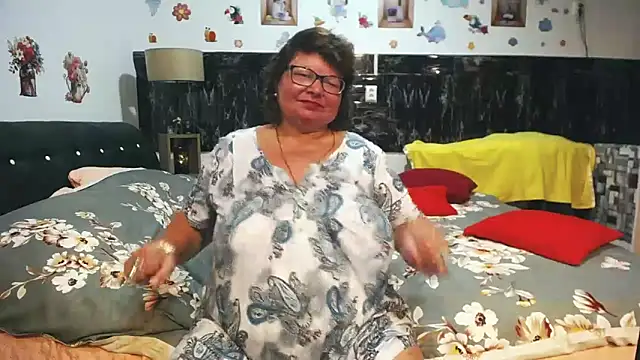 SweetMommaX online show from April 3, 2026, 4:02 pm