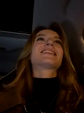 -AngelAri- online show from September 22, 2025, 9:10 pm