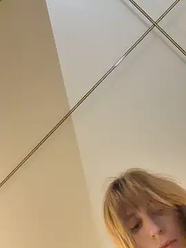 -AngelAri- online show from February 28, 2026, 9:03 pm