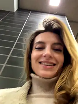 -AngelAri- online show from October 21, 2025, 6:07 pm